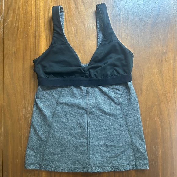 Lululemon Contour Tank in heathered grey | size 6 - Picture 8 of 10